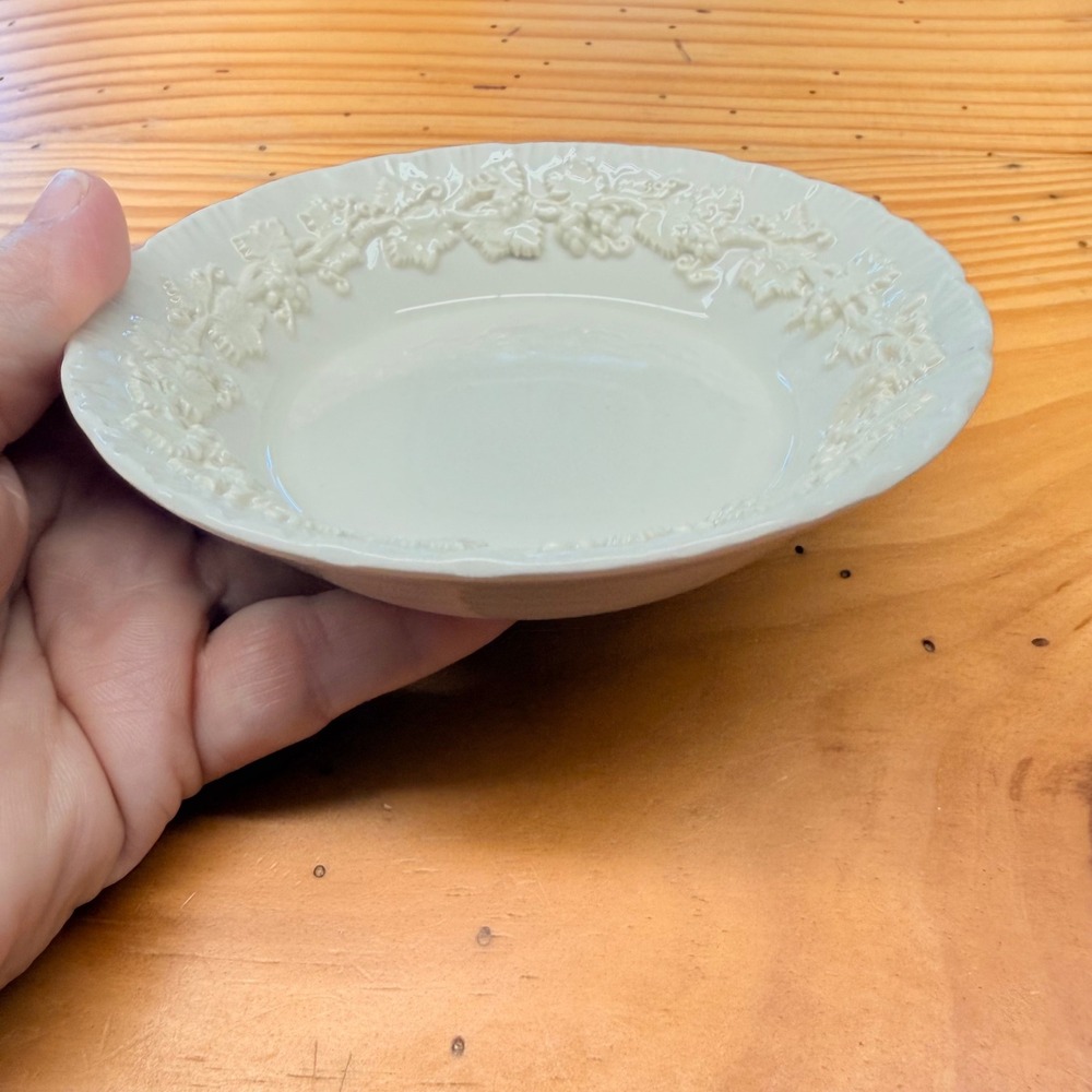 Wedgwood Embossed Queens Ware Cream/Cream Fruit Bowls Set of 3 Grapevine 5.25in